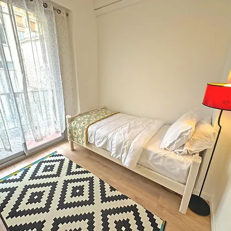 Cosy Cariatides Promenade