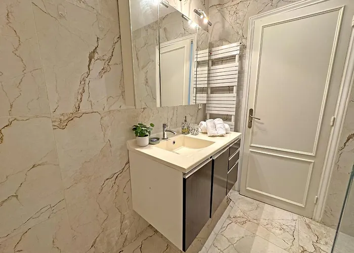 Cosy Cariatides Promenade Apartment Nizza