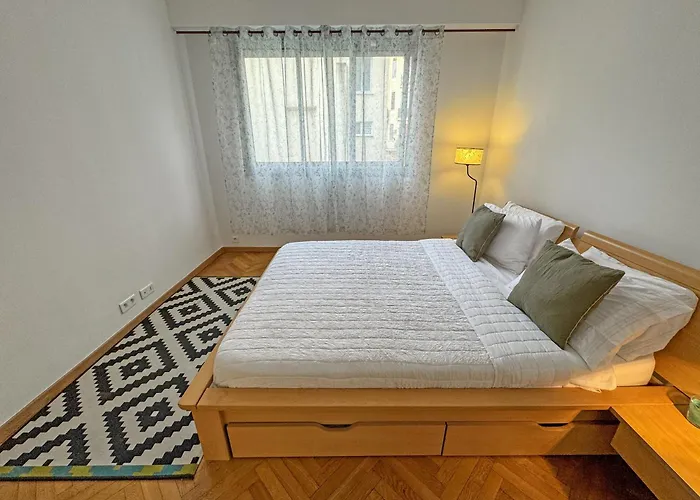 Cosy Cariatides Promenade Apartment Nizza