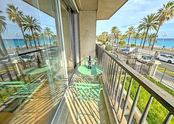 Cosy Cariatides Promenade Apartment *