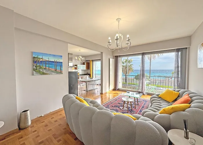 Cosy Cariatides Promenade Apartment Nizza